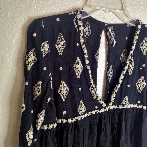 Free people diamond embroidered Bell sleeve boho Blouse sz M - Picture 2 of 8
